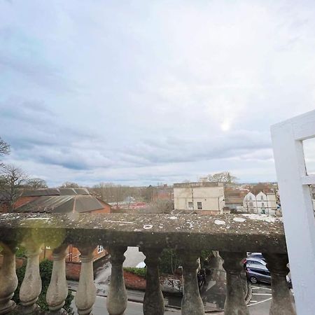 4 Bed Loft Apartment Overlooking Historic Town Trowbridge Extérieur photo