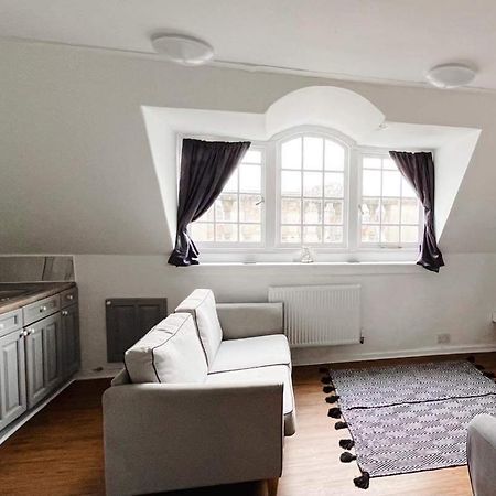 4 Bed Loft Apartment Overlooking Historic Town Trowbridge Extérieur photo