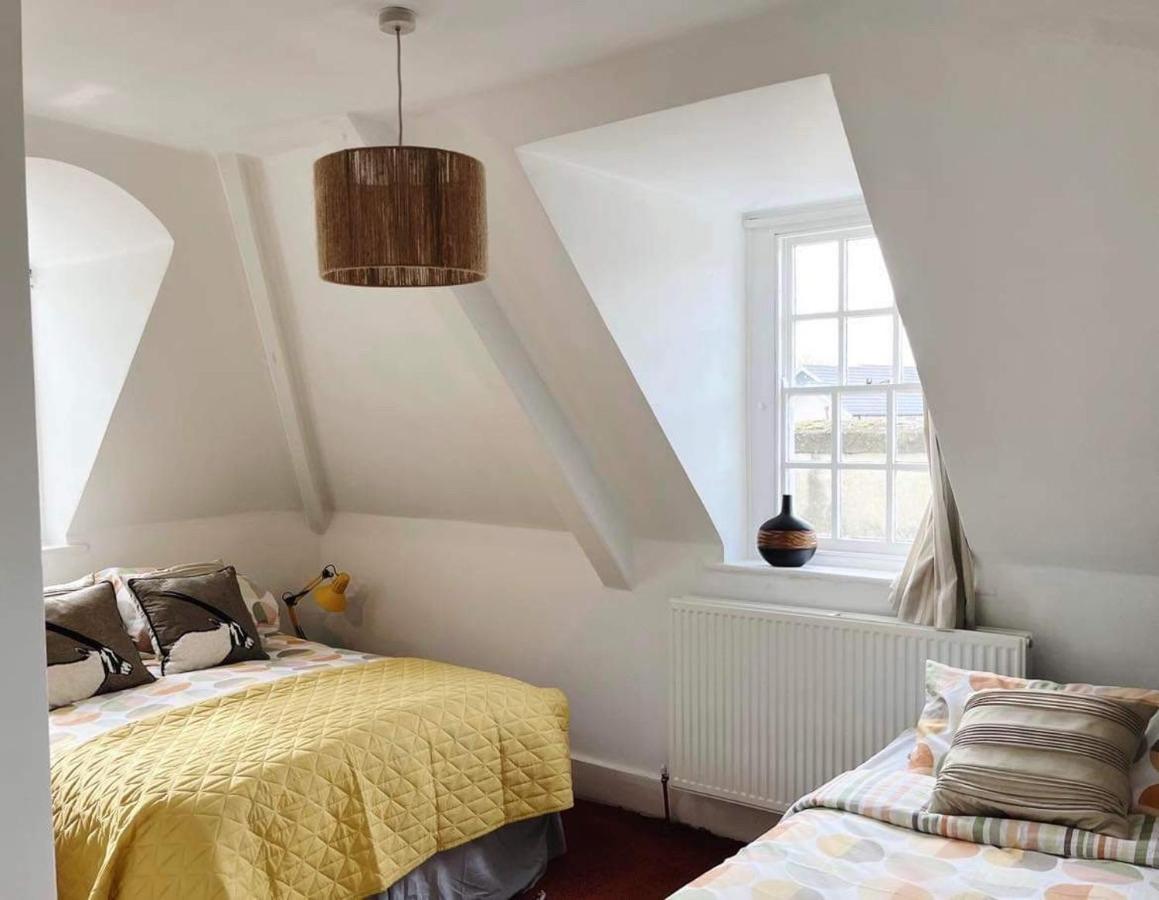 4 Bed Loft Apartment Overlooking Historic Town Trowbridge Extérieur photo