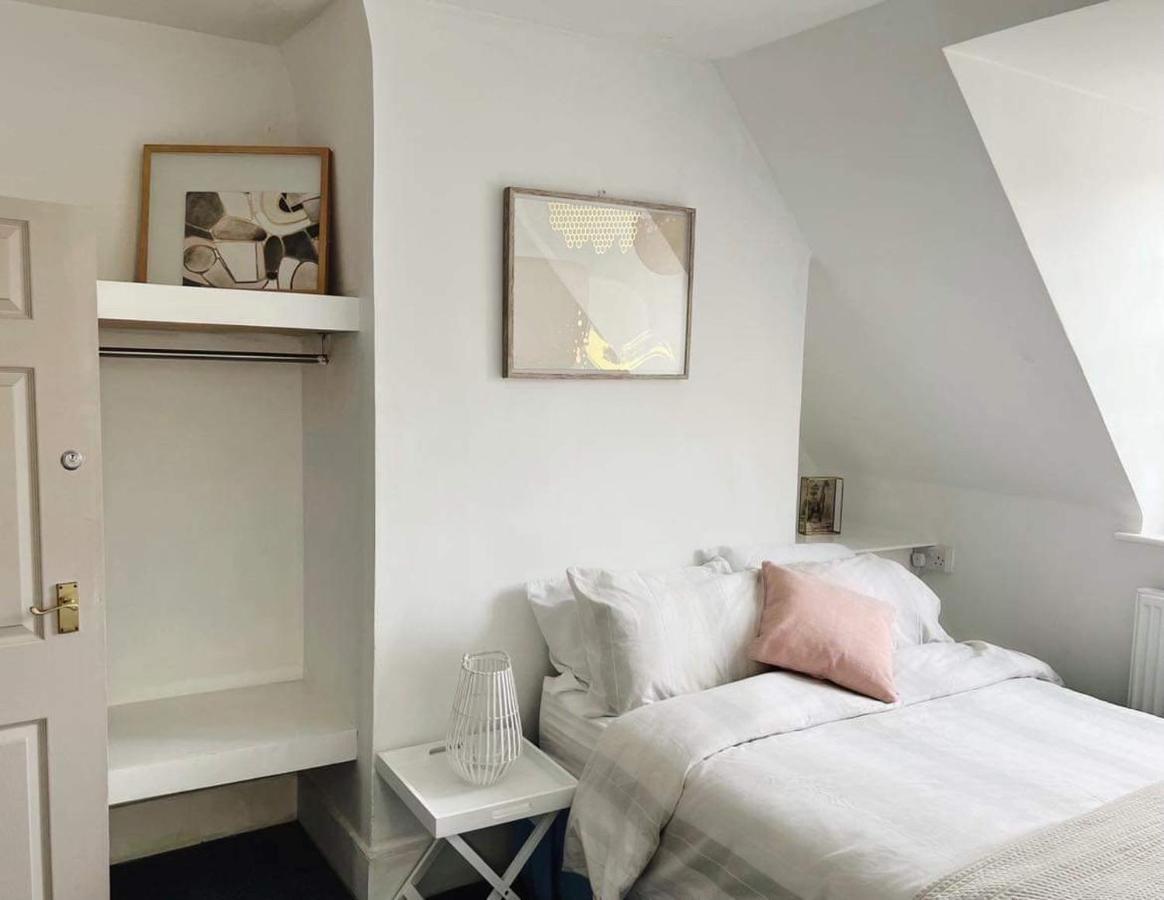 4 Bed Loft Apartment Overlooking Historic Town Trowbridge Extérieur photo