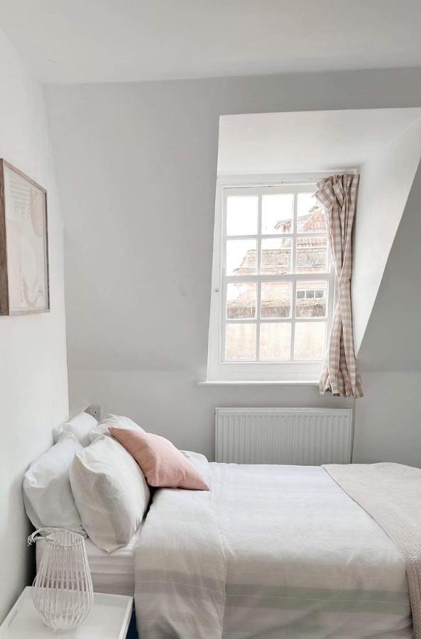 4 Bed Loft Apartment Overlooking Historic Town Trowbridge Extérieur photo