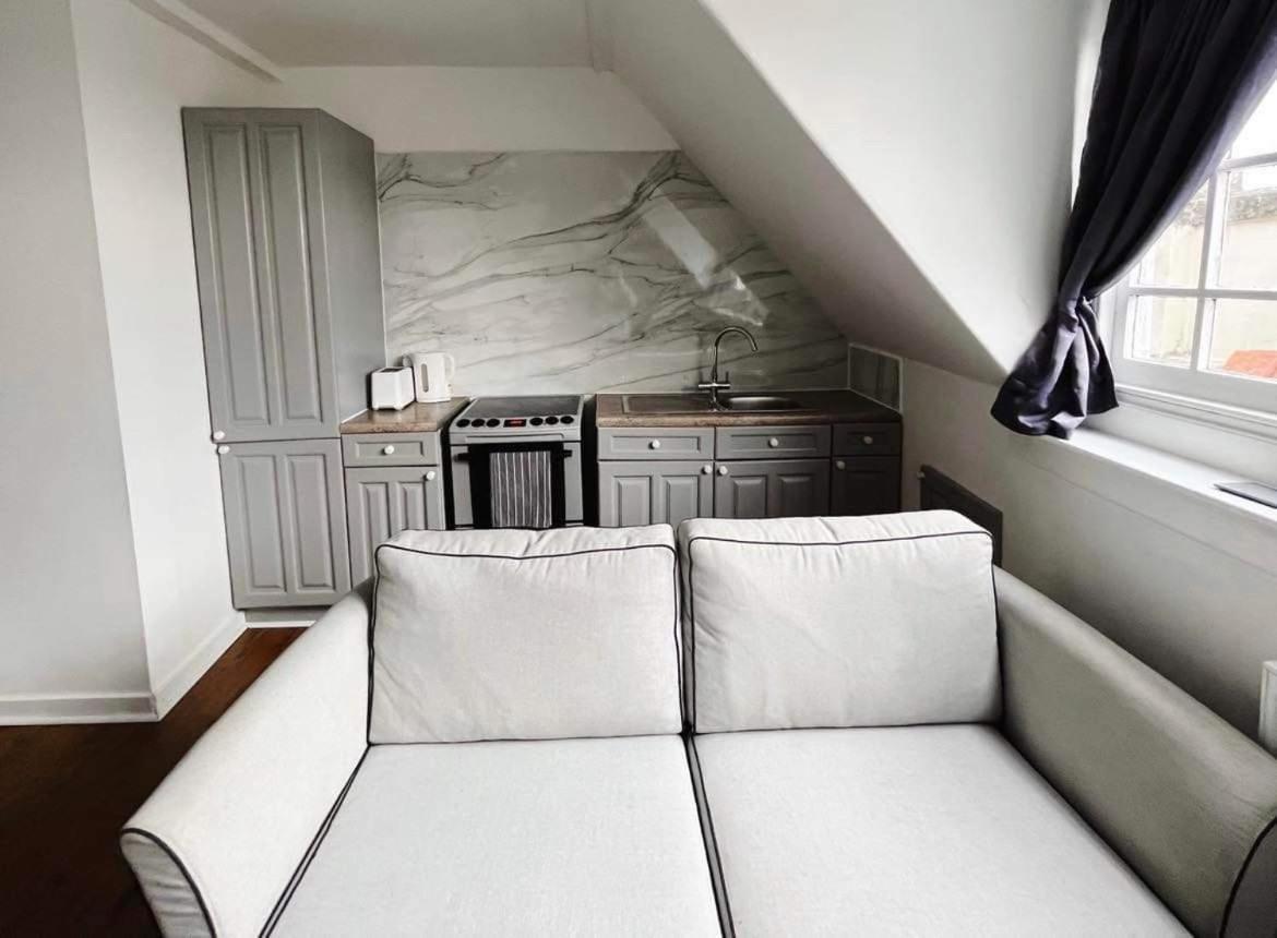 4 Bed Loft Apartment Overlooking Historic Town Trowbridge Extérieur photo
