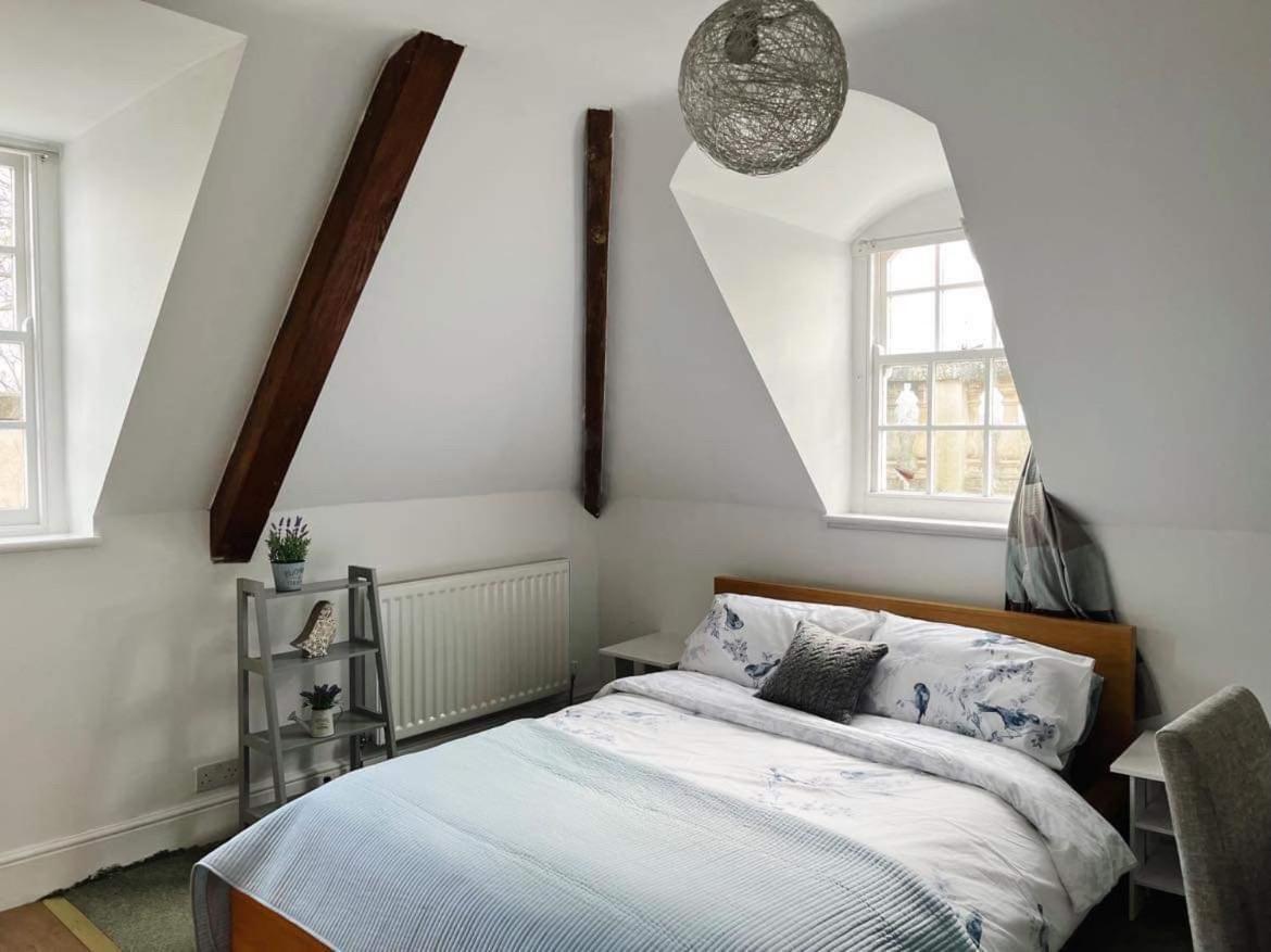 4 Bed Loft Apartment Overlooking Historic Town Trowbridge Extérieur photo