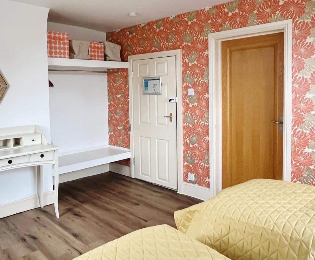 4 Bed Loft Apartment Overlooking Historic Town Trowbridge Extérieur photo